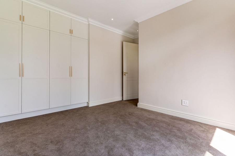 5 Bedroom Property for Sale in Constantia Western Cape